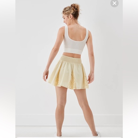American Eagle NWT crochet skater linen blend smocked yellow skirt- size Small - Picture 4 of 8